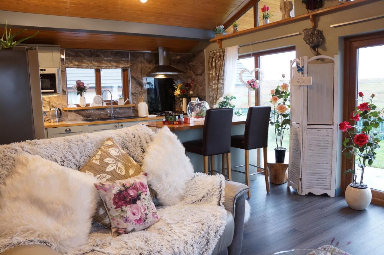 West Horizon Holiday Cottage 로친버 외부 사진