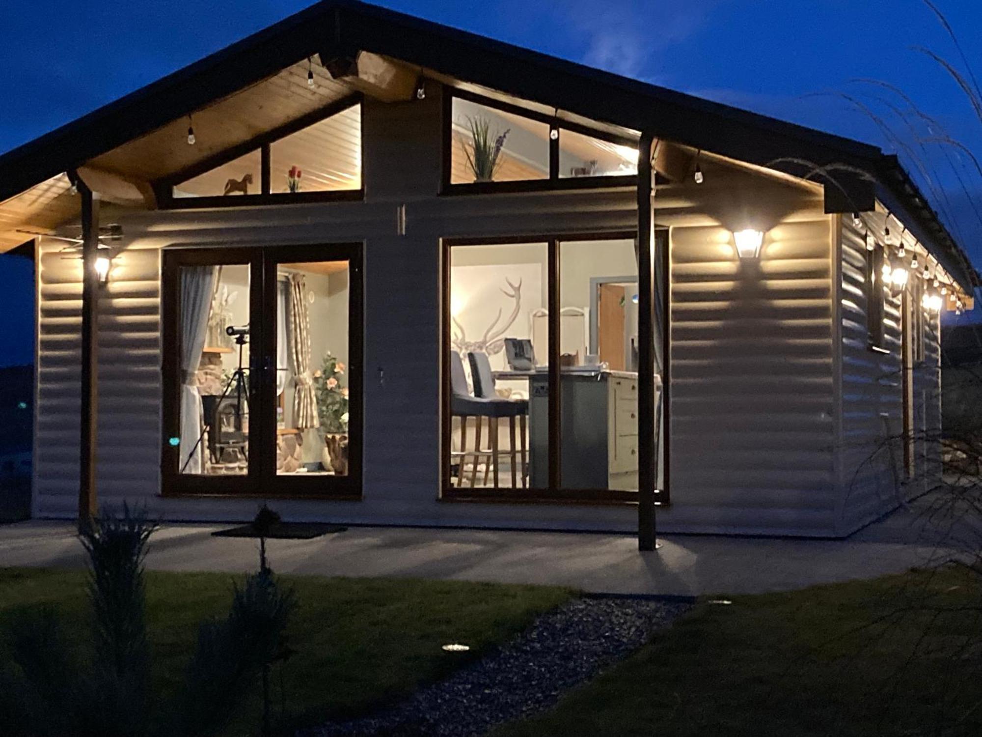 West Horizon Holiday Cottage 로친버 외부 사진