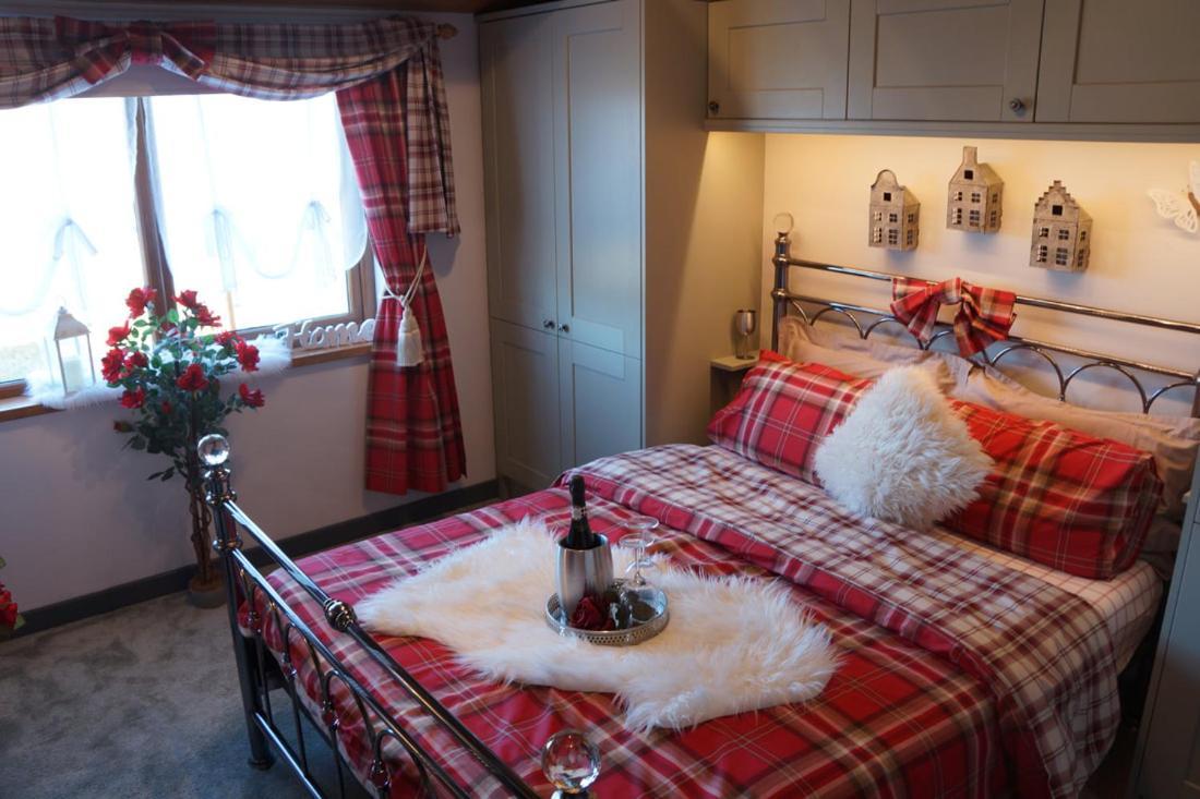 West Horizon Holiday Cottage 로친버 외부 사진